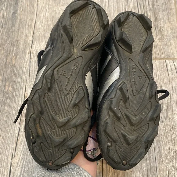 Boys Champion Cleats - Picture 6 of 7